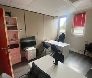 Bureau privé 14 m² 4 postes Location bureau Rue Marcel Mérieux Lyon 69007 - photo 1